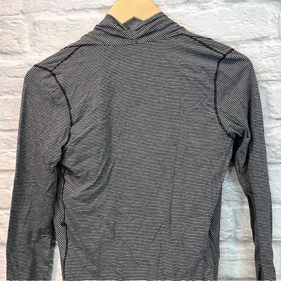 Lululemon Size 4 Radiant Long Sleeve Tonka Stripe Black Heathered Medium Grey - Picture 5 of 16